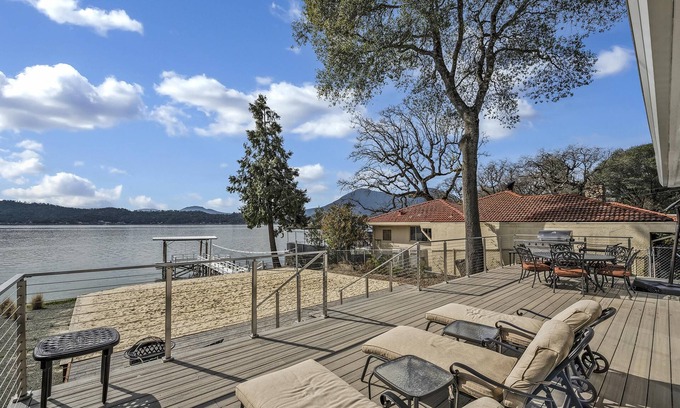 Clear Lake Casa | Sandy Feet Retreat -- lakefront Retreat with sand volleyball court!