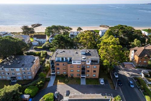 Sandbanks Apartamento | Sandy Shores - Moments from Blue Flag Sandbanks Beach