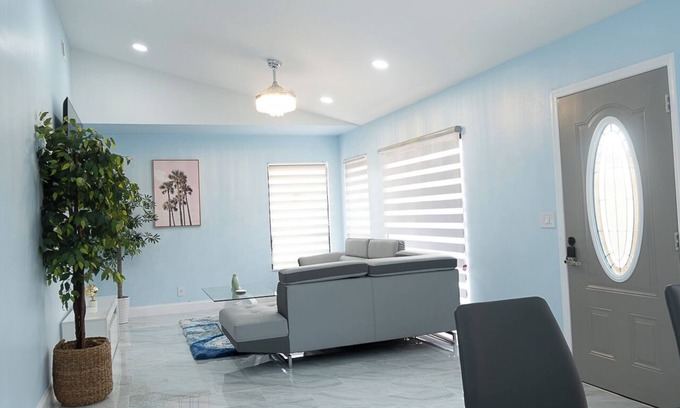 North Lauderdale Casa | Sanitized, Serene & Close to Work - Nurse Favorite!