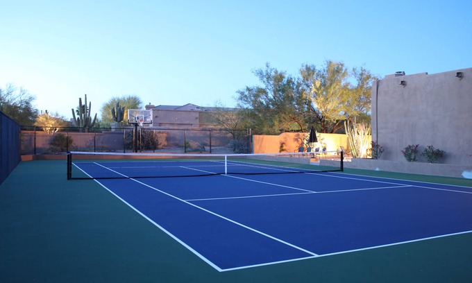 Happy Valley Ranch Casa | Elegante casa de Santa Fe con tenis privado / cancha de básquetbol, piscina, spa, barbacoa