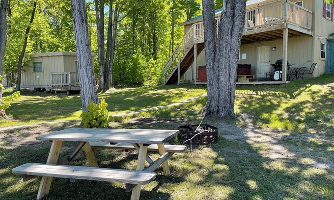 Christmas Casa | Santa's Shack Triplex - near Pictured Rocks