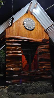 Yumbo Casa | sapiens house cabaña del reloj