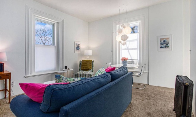 Bay City Apartamento | Sarah’s Entire Apt @ the Historic McCormick House