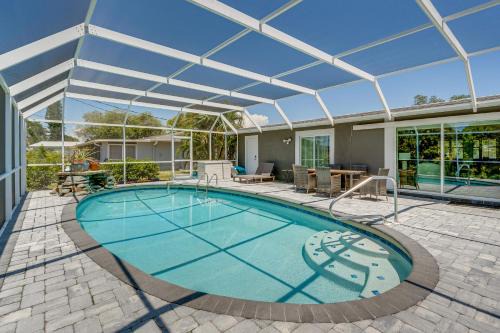 Gulf Gate Estates Casa | Sarasota Home with Pool 4 Mi to Siesta Key Beach!