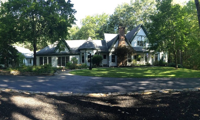 Saratoga Springs Casa | Saratoga Home close to Race Track. Privacy in a spacious home with Pool
