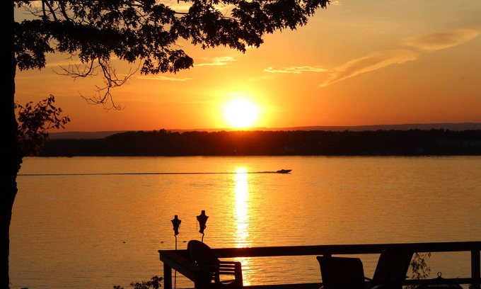 Saratoga Springs Casa | Saratoga Lake Life - Right on the LAKE with private Dock