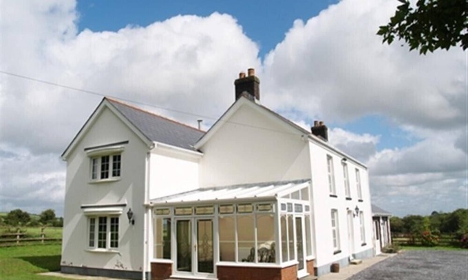 Clynderwen Cabaña | SARNAU, family friendly, country holiday cottage in Efailwen
