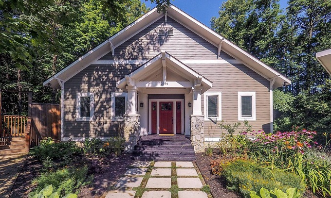 Fennville Casa | ¡Impresionante noviembre! Aislado y arbolado, pozo de fuego, bañera de hidromasaje, a minutos de Saugatuck!