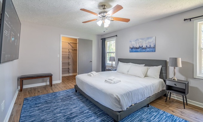 Acworth Casa | Save Midweek! 3BR Near Lake Acworth & Downtown