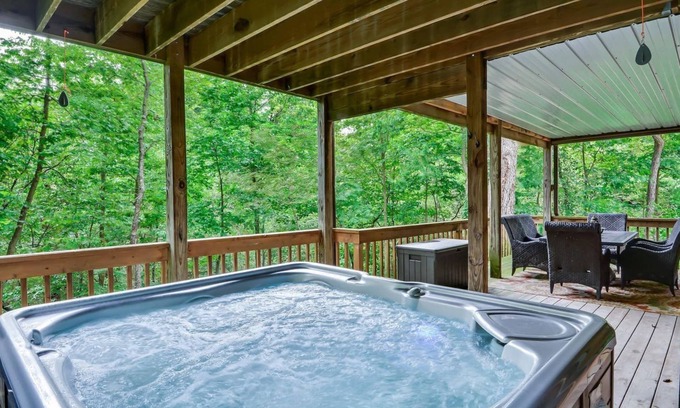 The Galena Territory Casa | Savor Crisp Fall Days @ Westaway! Spacious Home w/Private Outdoor Hot Tub!