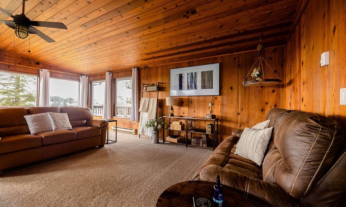 Sitka Casa | Scales & Shells - Perfectly located within walking distance to downtown Sitka