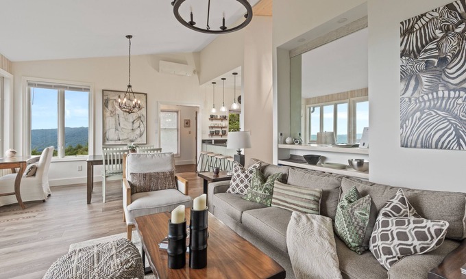 Sugar Mountain Condominio | Scandinavian modern retreat with sweeping mountain views - shuttle to slopes