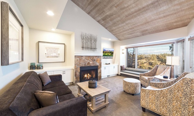 Redmond Cabina | Scenic Canyon Rim Stay with Pool & Spa | 3 Units | Free Parking