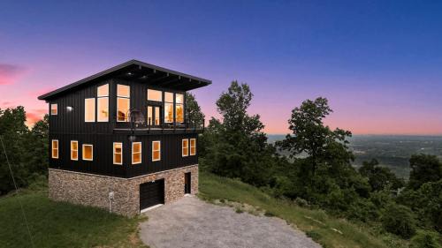 Ridgeway Casa | Scenic Getaway Cabin w/Fire Pit, Deck & Panoramic Views in Martinsburg, WV