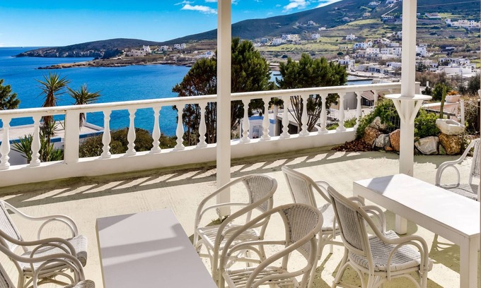 Azolimnos Casa | Scenic Holiday Home en Syros con balcón