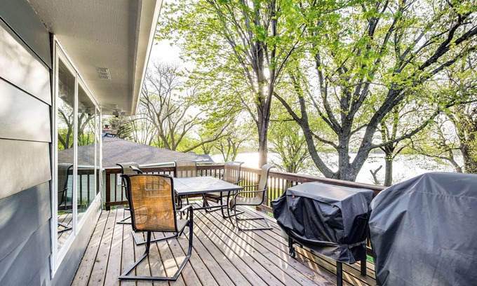 Kasota Casa | Scenic Home w/ Lake Washington Access & Fire Pit