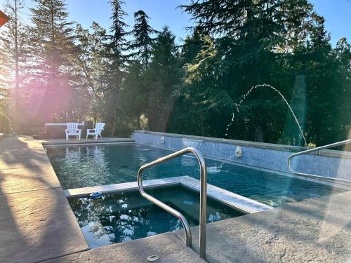 Oakhurst Casa | Scenic Mountain Views w Heated Pool, Game Room, and Hottubs