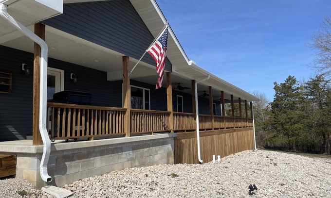 Eminence Casa | Scenic Riverways Retreat + Bunkhouse – Perfect for Families & Groups