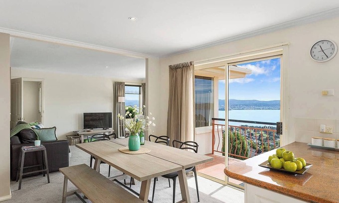 Sandy Bay Casa | Scenic Sandy Bay Lookout in the Hills