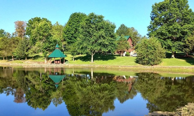 Paris Otro | Scenic Stillwater Retreat in rural KY Horse Country, WiFi/AC, Fishing/Canoeing