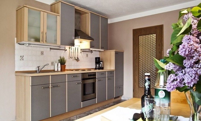 Nennslingen Apartamento | Días agradables y relajantes con estufa de leña y balcón.
