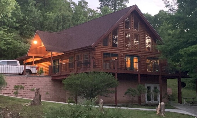 La Follette Cabina | Scheidler Lodging - Community and Tranquility - See description for contact info
