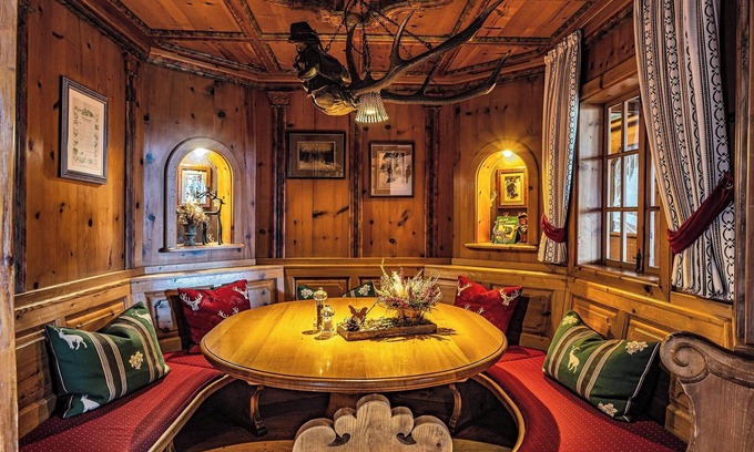 Nachrodt-Wiblingwerde Hotel | Schloss Hotel Holzrichter