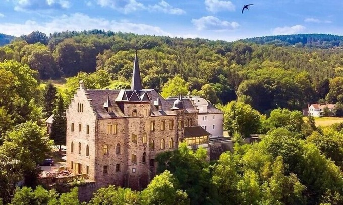 Zeutsch Otro | Schloss Weißenburg