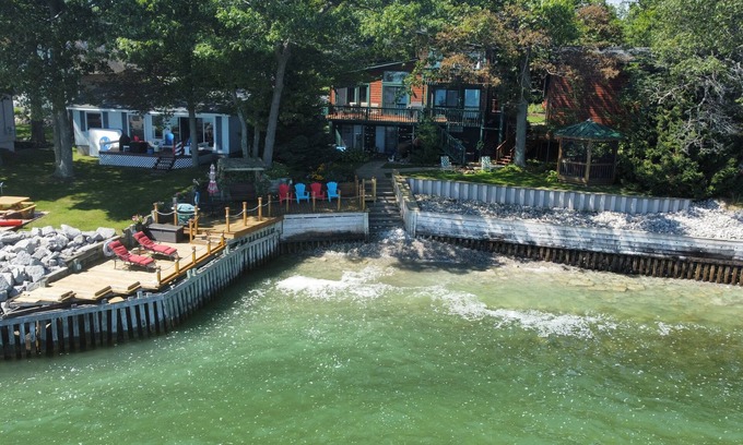 East Tawas Apartamento | New! Schmidt's Cove - Incredible Private Lakefront Studio Apartment on Lake Huron!