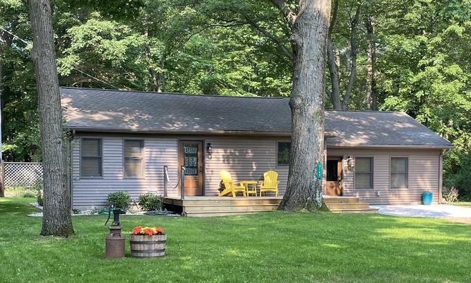 Mecosta Casa | School Section Lake Cozy Cabin