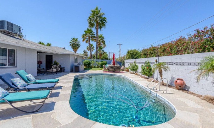 Village Grove Casa | Estancia de lujo en Old Town Scottsdale con piscina climatizada y putting green