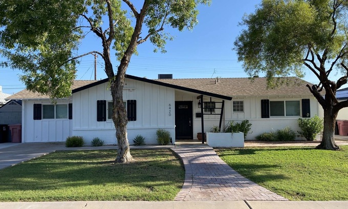 Scottsdale Casa | Scottsdale PRIME location- Pool & 2 miles to Old Town, Golf, Spring Training!