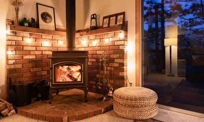 Pine Cove Cabina | Scout’s Hideaway! Modern boho-chic cabin w/views, portable a/c