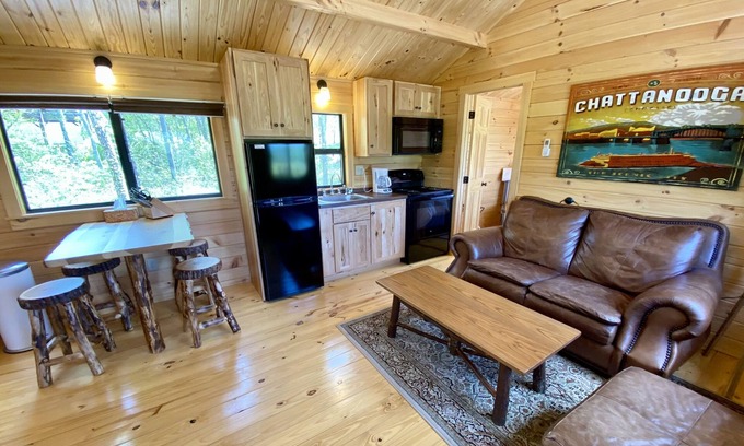Lupton City Cabina | Screech OwL Cabin for 2