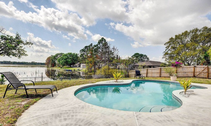 Deltona Lakes Casa | Screened Porch: Waterfront Home in Deltona!