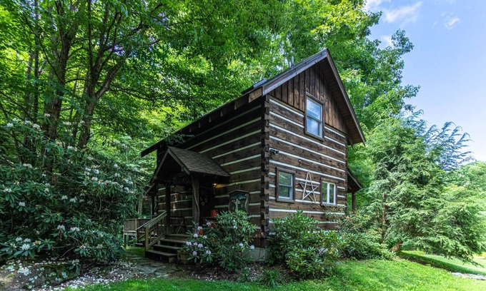 Banner Elk Cabina | Scrollrock: encantadora cabaña junto a la cala, aislada, con bañera de hidromasaje. Mascotas ok!