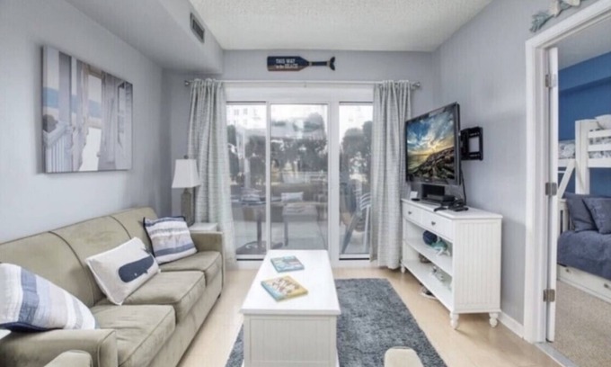 Diamond Beach Condominio | Sept!BeachBldg,SeapointeWalkout,Nxt to oceanftCondo-Steps to beach,poolsHottubs!