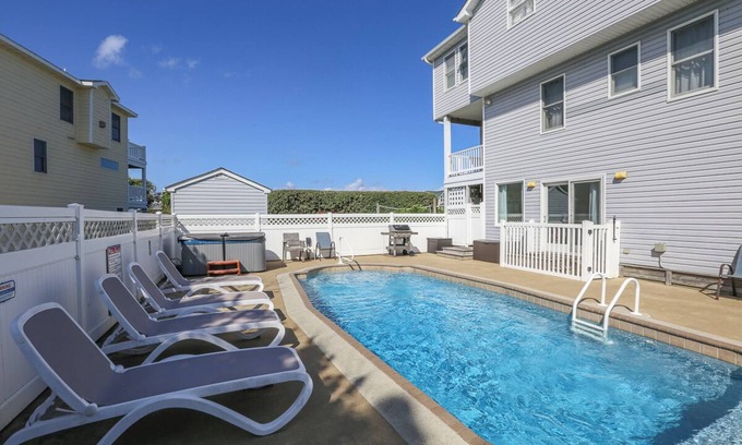 Carolina Dunes Casa | Sea Breezes - Fun is just around the corner with this wonderful OBX home!