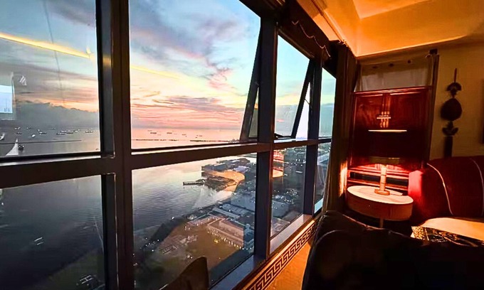 Ermita Complejo | Sea Family Room in Front of US Embassy