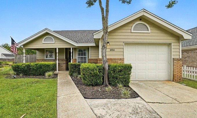 Wright Casa | Sea Horse Cove: Fully Fenced, Kid and Pet Friendly