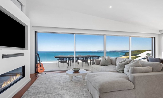 Killcare Heights Casa | Sea Mist by HolidayCo.