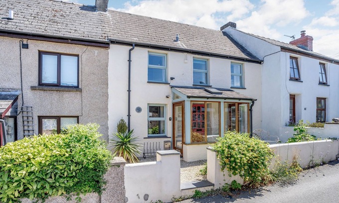 Llangwm Cabaña | SEA PICKLE COTTAGE, pet friendly in Llangwm, Pembrokeshire