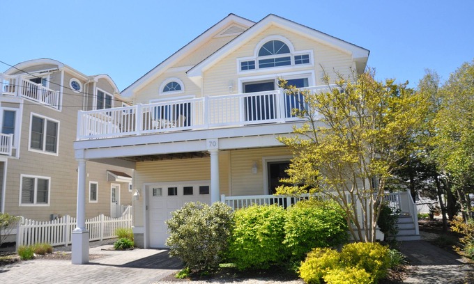 Avalon Casa | Sea Shore Home! Steps away from beach, boardwalk and entertainment.