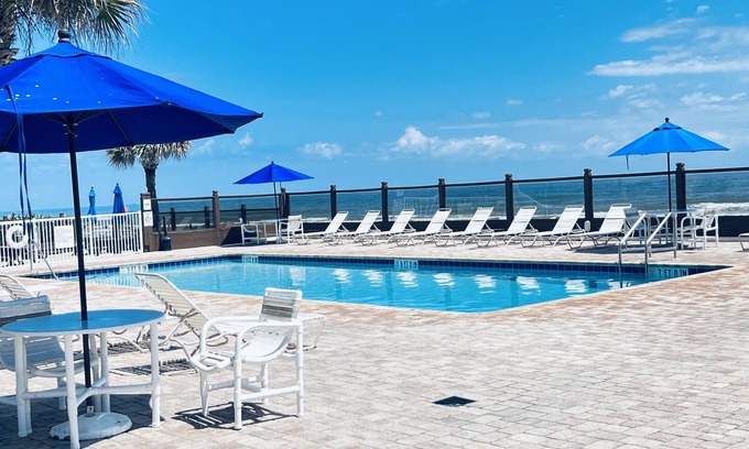 Bostwick Park Condominio | Sea ~ Side ~ Hideaway ~ Studio Condo ~ near the Beach ~
