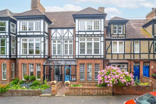 Overstrand Casa | Sea Thrift House by Big Skies Cottages