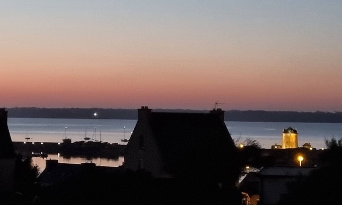 Camaret-sur-Mer Casa | SEA VIEW A TRUE CAMARET FISHERMAN'S HOUSE, WITH THE HARBOUR AT YOUR FEET.