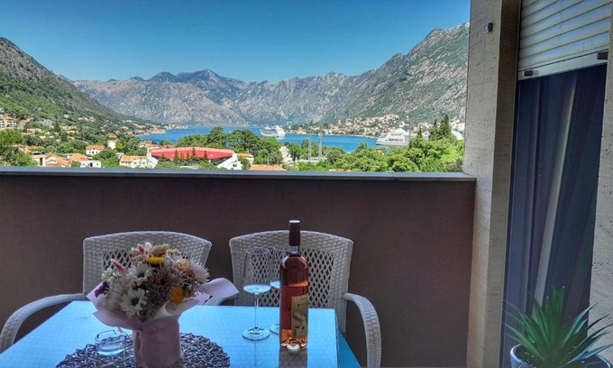 Skaljari Apartamento | Sea view apartment in Kotor ! Apartment Popica