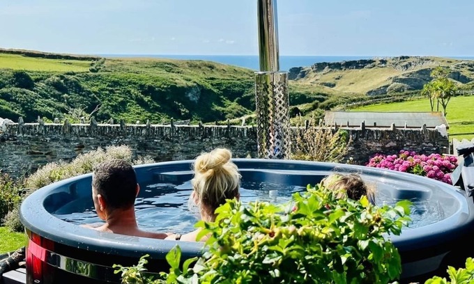 Tintagel Casa | Sea views just yards from restaurants, pubs & shops. Sleeps 16-18, 8 x en-suite.