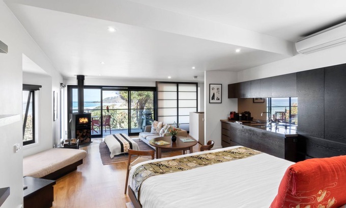 Separation Creek Apartamento | Sea Zen - Couples studio with steam shower and spa
