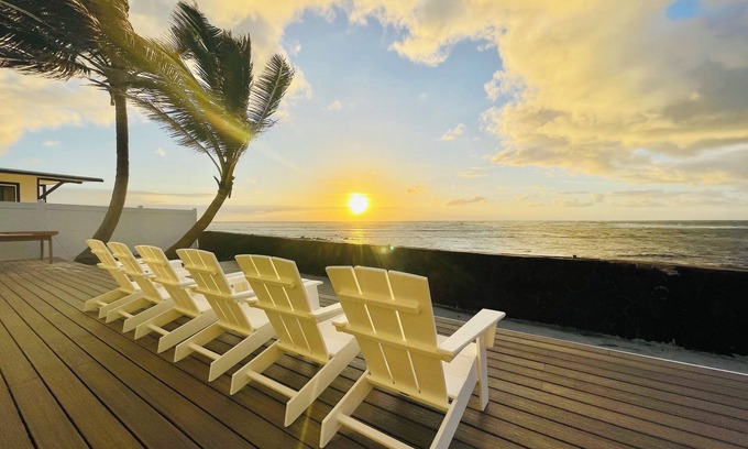North Shore Casa | Seabreeze:110' Oceanfront, Majestic Mountain Views, AC, Outdoor Shower, 30 Days